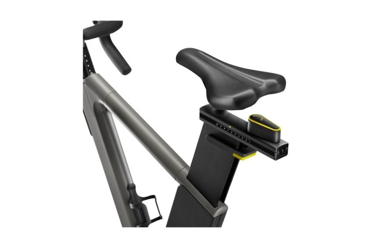 Вертикальный велотренажер Technogym Ride фото 3