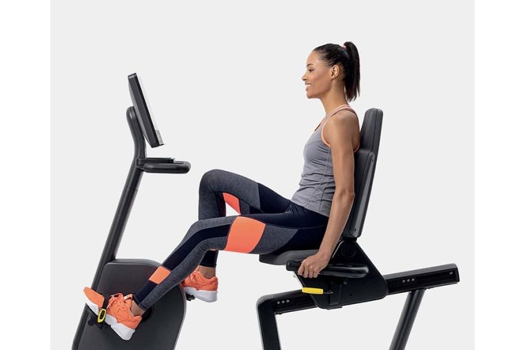 Велотренажер Technogym Excite Live Recline 7000 фото 2