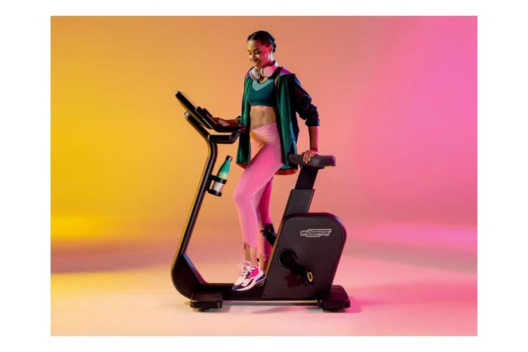 Велотренажер Technogym Excite Live Bike 900 фото 4