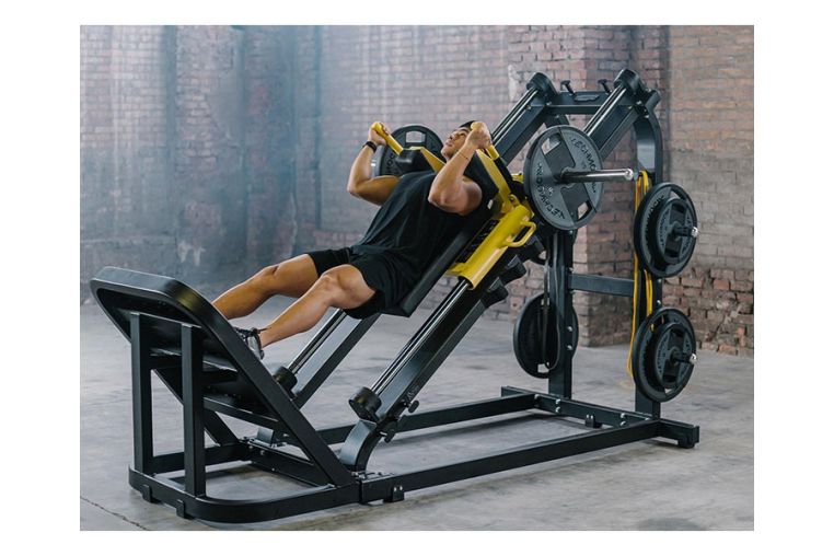 Нагружаемый дисками тренажер Technogym PURE STRENGTH Hack Squat фото 3