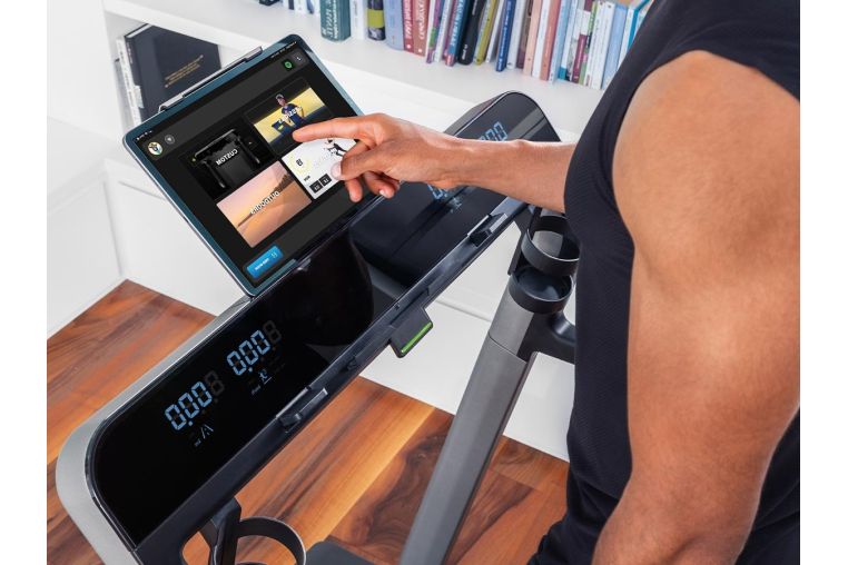 Беговая дорожка Technogym MyRun фото 7