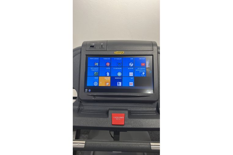 Беговая дорожка Technogym Jog 700 Unity (Black display) фото 4